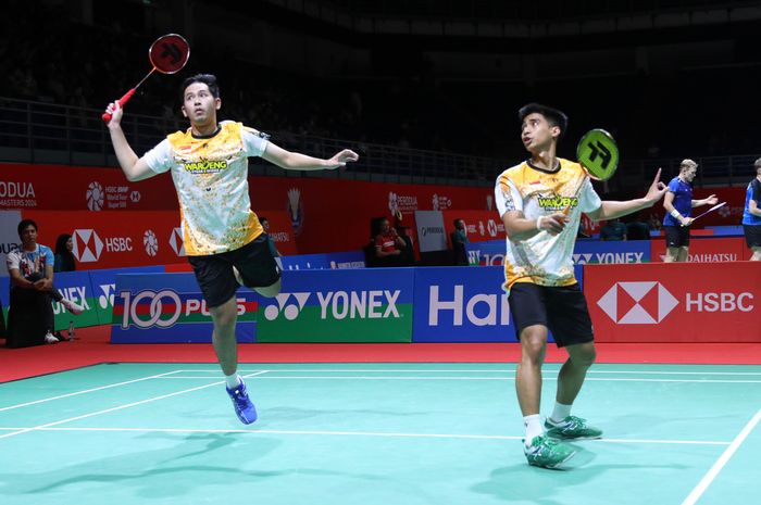 Aksi Sabar Karyaman Gutama/Moh Reza Pahlevi Isfahani pada babak 32 besar Malaysia Masters 2024 di Axiata Arena, Kuala Lumpur, Malaysia, Selasa (21/5/2024).