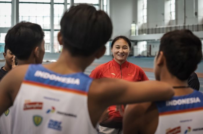 Beberapa pelatih top, memberikan materi pelatihan kepada ke-16 pelajar berstatus juara nasional pada Energen Champion SAC Indonesia 2023.