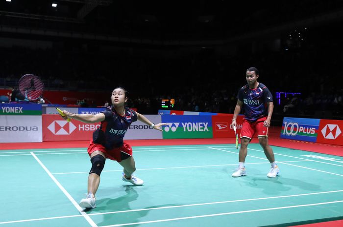 Pasangan ganda campuran Indonesia, Rehan Naufal Kusharjanto/Lisa Ayu Kusumawati pada babak pertama Malaysia Masters 2024 di Axiata Arena, Kuala Lumpur, Malaysia, Rabu (22/5/2024).