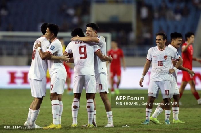 Para pemain Indonesia merayakan kemenangan 3-0 tim dalam pertandingan Grup F kualifikasi kedua Piala Dunia FIFA Asia antara Vietnam dan Indonesia di Stadion Nasional My Dinh pada 26 Maret 2024 di Hanoi, Vietnam.