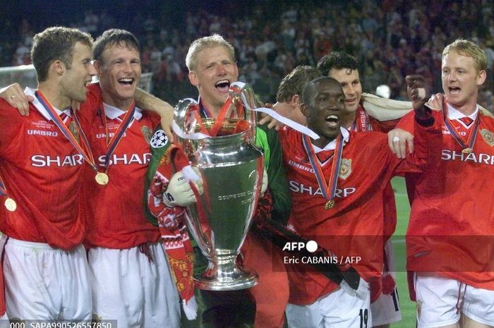 Para pemain Manchester United merayakan keberhasilan menjuarai Liga Champions sekaligus meraih treble winner pada 26 Mei 1999 di Barcelona.