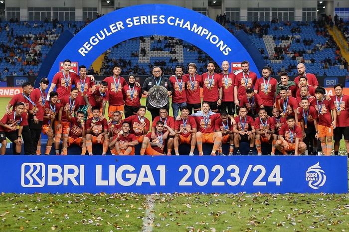 Skuad Borneo FC saat merayakan gelar juara reguler series Liga 1 2023/2024.