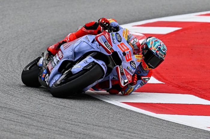 Sesi kualifikasi MotoGP Catalunya 2024 diwarnai momen Marc Marquez harus gigit jari usai gagal lolos Q2 karena waktunya dikalahkan pembalap timnya Valentino Rossi, Fabio Di Giannantonio.