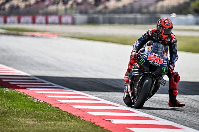 Pembalap Monster Energy Yamaha, Fabio Quartararo menjalani latihan hari pertama MotoGP Catalunya 2024