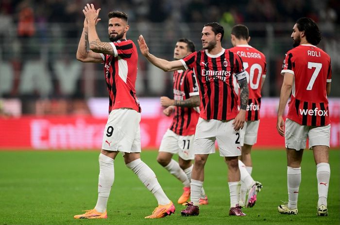 Eks penyerang AC Milan, Olivier Giroud, masih memantau situasi bekas klubnya yang sekarang dilatih oleh Paulo Fonseca.