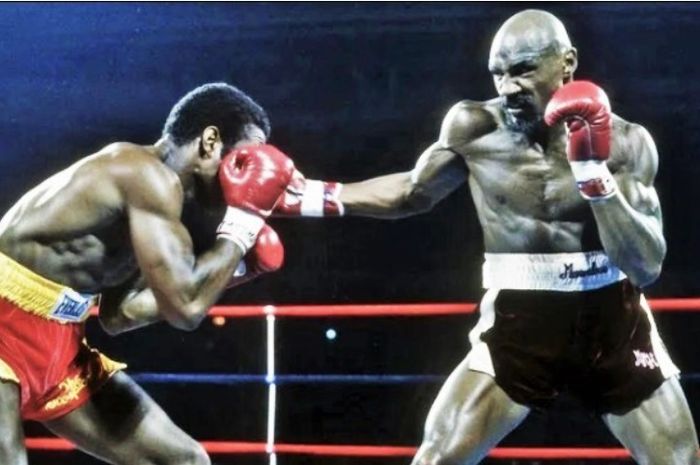 Duel Marvelous Marvin Hagler (kanan) melawan Wilford Scypion menandai dimulainya era WBA-WBC-IBF di kelas menengah pada 27 Mei 1983.
