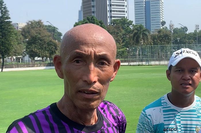 Satoru Mochizuki seusai memimpin latihan timnas wanita Indonesia di Lapangan A Senayan, Jakarta Pusat, Senin (27/5/2024).