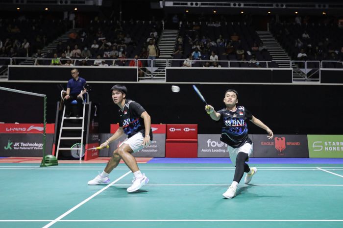 Aksi ganda putra Indonesia, Leo Rolly Carnando/Daniel Marthin, pada babak pertama Singapore Open 2024 di Singapore Indoor Stadium, Selasa, 28 Mei 2024