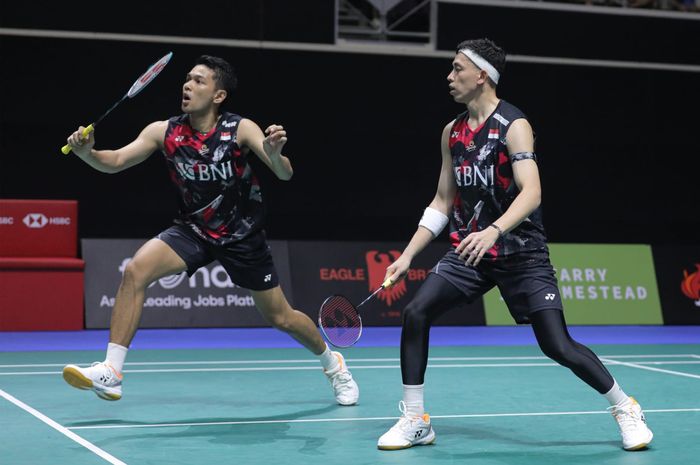 Ganda putra Indonesia, Fajar Alfian/Muhammad Rian Ardianto, saat tampil pada babak pertama Singapore Open 2024 di Kallang, Singapura, 29 Mei 2024.