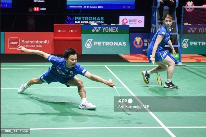 Yuta Watanabe/Arisa Higashino yang berstatus unggulan dan rival berat Dejan Ferdinansyah/Gloria Emanuelle Widjaja kalah di Singapore Open 2024.