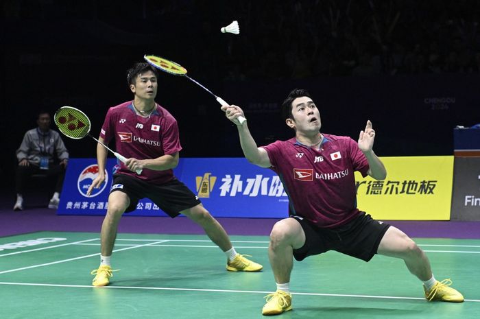 Pasangan ganda putra Jepang, Takuro Hoki/Yugo Kobayashi, pada perempat final Thomas Cup 2024 melawan Malaysia di Chengdu, China, 2 Mei 2024.