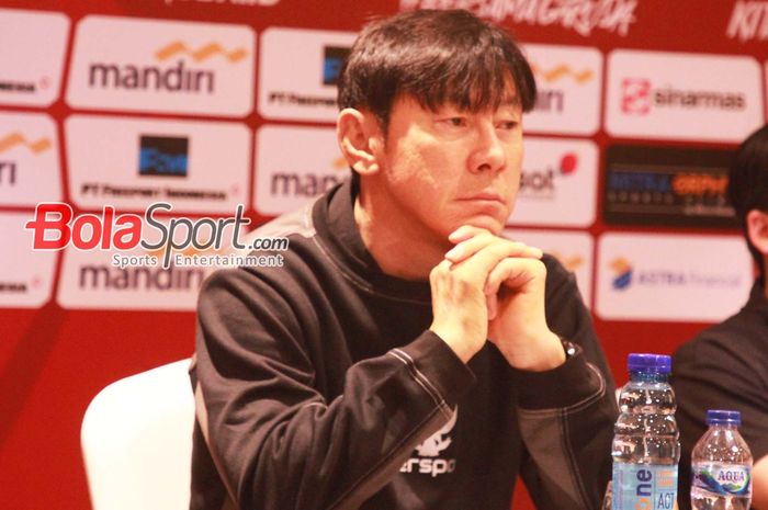 Pelatih Timnas Indonesia Shin Tae-yong saat Menghadiri Press Conference jelang lawan Tanzania di Hotel Sultan, Jakarta Pusat, Sabtu (1/6/2024).