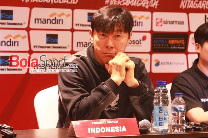 Pelatih Timnas Indonesia Shin Tae-yong saat Menghadiri Press Conference jelang lawan Tanzania di Hotel Sultan, Jakarta Pusat, Sabtu (1/6/2024).