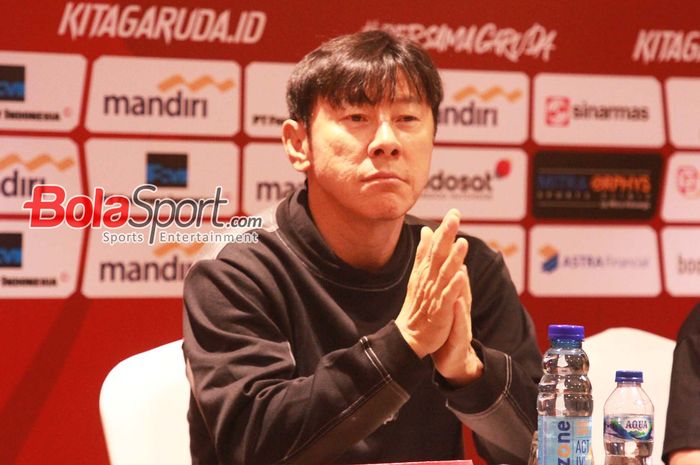 Pelatih Timnas Indonesia Shin Tae-yong saat Menghadiri Press Conference jelang lawan Tanzania di Hotel Sultan, Jakarta Pusat, Sabtu (1/6/2024).