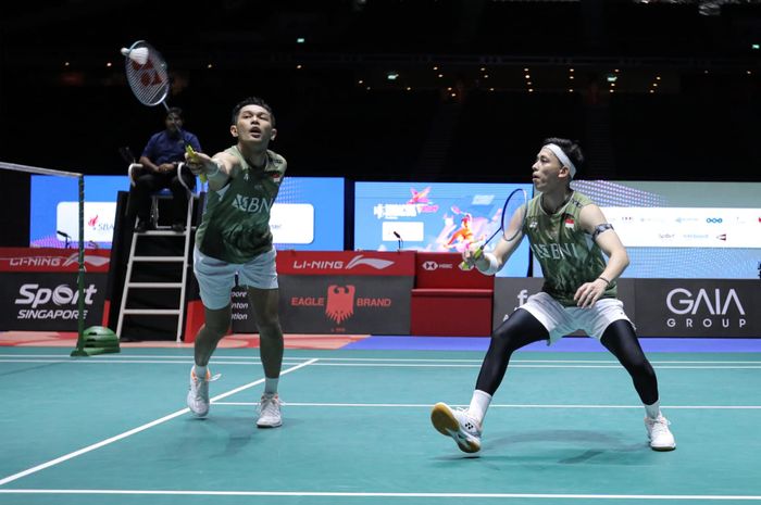 Pasangan ganda putra Indonesia, Fajar Alfian/Muhammad Rian Ardianto, pada semifinal Singapore Open 2024 di Singapore Indoor Stadium, Sabtu (1/6/2024).