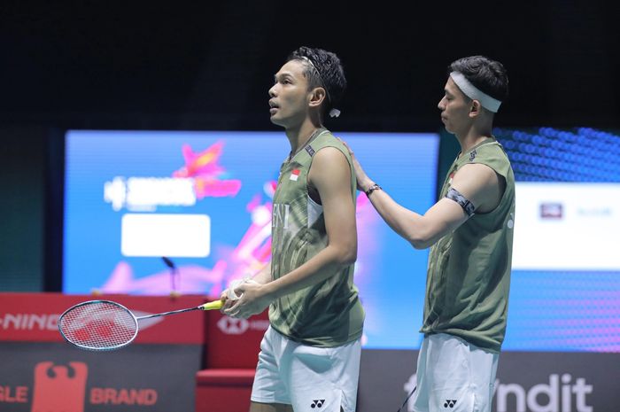 Ganda putra Indonesia, Fajar Alfian/Muhammad Rian Ardianto saat tampil pada babak semifinal Singapore Open 2024 di Singapore Indoor Stadium, Singapura, Sabtu (1/6/2024)