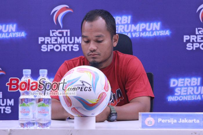 Pelatih Ferdiansyah dalam sesi jumpa pers seusai mendampingi Persija pada laga kontra Selangor FC, Minggu (2/6/2024).