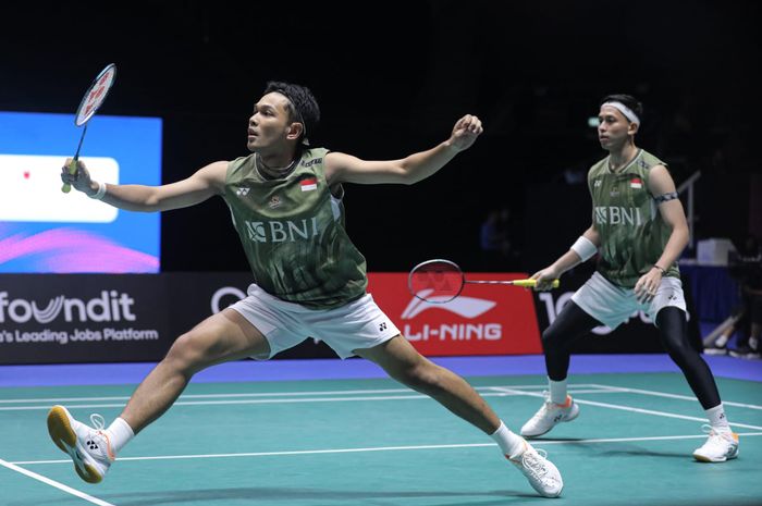 Pasangan ganda putra Indonesia, Fajar Alfian/Muhammad Rian Ardianto, pada final Singapore Open 2024 di Singapore Indoor Stadium, Minggu (2/6/2024).