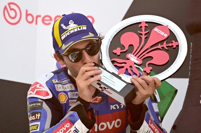 Pembalap Ducati, Enea Bastianini, merayakan podium kedua MotoGP Italia 2024 di Sirkuit Mugello, Minggu (2/6/2024).