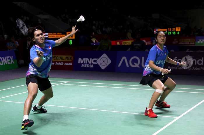 Ganda campuran Indonesia, Adnan Maulana/Nita Violina Marwah, saat tampil pada babak pertama Indonesia Open 2024 di Istora Senayan, Jakarta, 4 Juni 2024.