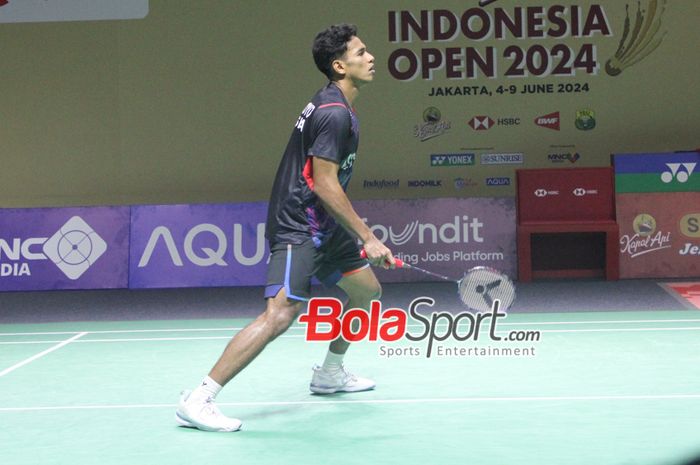 Tunggal Putra Indonesia Chico Aura Dwi Wardoyo saat menghadapi Kantaphon Wangcharoen di ajang Indonesia Open 2024, Istora Senayan, Jakarta, Selasa (4/6/2024).