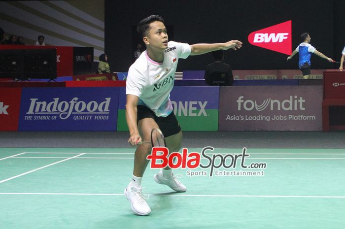 Tunggal Putra Indonesia Anthony Sinisuka Ginting, Saat melawan Tunggal Putra Jepang Kenta Nishimoto di Indonesia Open 2024, Istora Senayan, Jakarta, Selasa (4/6/2024).