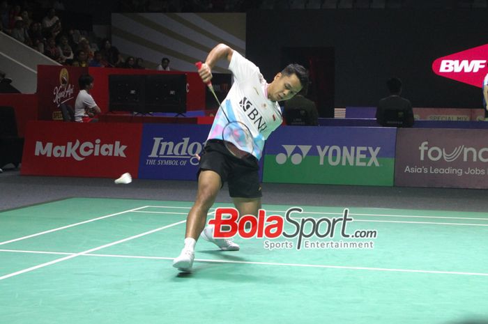 Tunggal Putra Indonesia Athony Sinisuka Ginting, Saat melawan Tunggal Putra Jepang Kenta Nishimoto di Indonesia Open 2024, Istora Senayan, Jakarta, Selasa (4/6/2024).