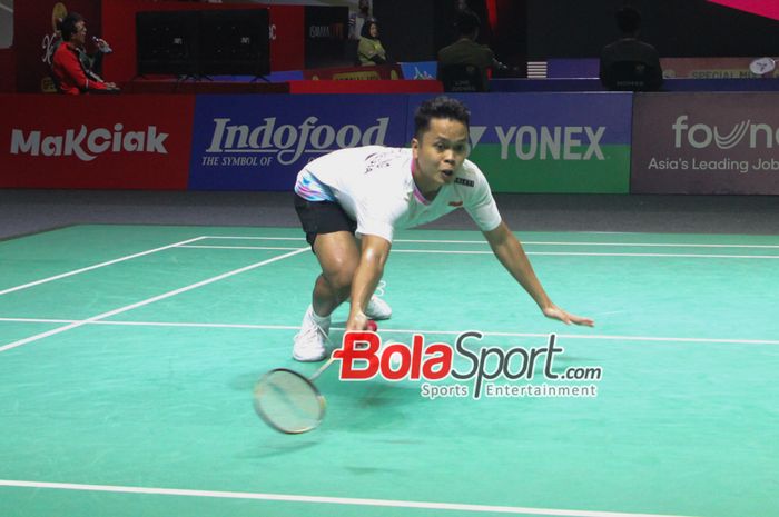 Tunggal Putra Indonesia Athony Sinisuka Ginting, Saat melawan Tunggal Putra Jepang Kenta Nishimoto di Indonesia Open 2024, Istora Senayan, Jakarta, Selasa (4/6/2024).