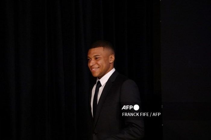 Ibarat pernikahan, Kylian Mbappe akhirnya resmi naik ke pelaminan setelah dilamar Real Madrid lima kali sepanjang kariernya.