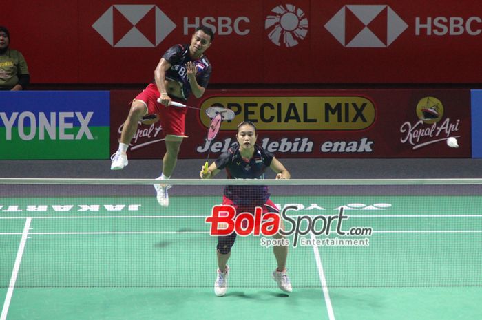 Ganda Campuran Indonesia Rehan Naufal Kusharjanto/Lisa Ayu Kusumawati saat berlaga di Indonesia Open 2024, Istora Senayan, Jakarta, Kamis (5/6/2024).