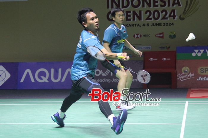 Ganda putra Indonesia, Mohammad Ahsan/Hendra Setiawan, saat tampil pada babak pertama Indonesia Open 2024 di Istora Senayan, Jakarta, 5 Juni 2024.