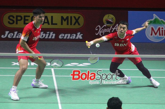 Ganda putra Indonesia, Leo Rolly Carnando/Daniel Marthin, saat tampil pada babak pertama Indonesia Open 2024 di Istora Senayan, Jakarta, 5 Juni 2024.