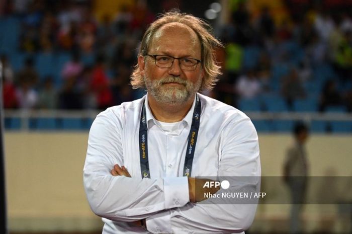 Pelatih timnas Filipina, Tom Saintfiet, saat memimpin timnya lawan timnas Vietnam pada Kualifikasi Piala Dunia 2026 Zona Asia.
