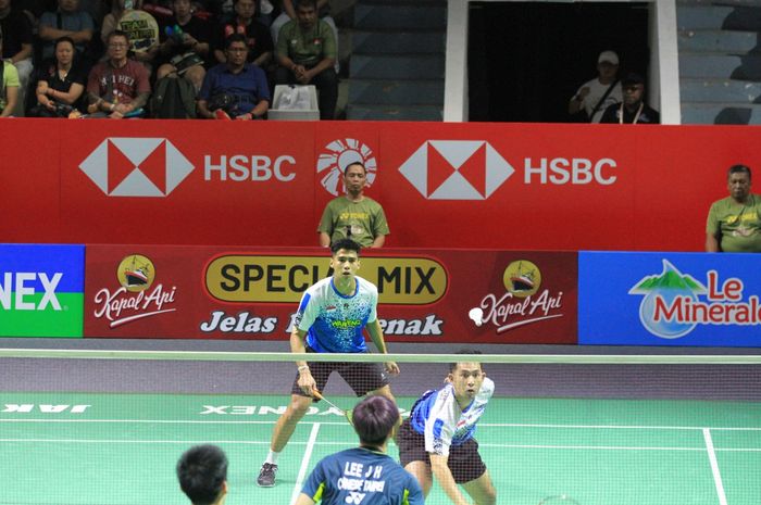 Pasangan ganda putra Indonesia, Sabar Karyaman Gutama/Moh Reza Pahlevi Isfahani, pada babak perempat final Indonesia Open 2024 di Istora Senayan, Jakarta, Jumat (7/6/2024).