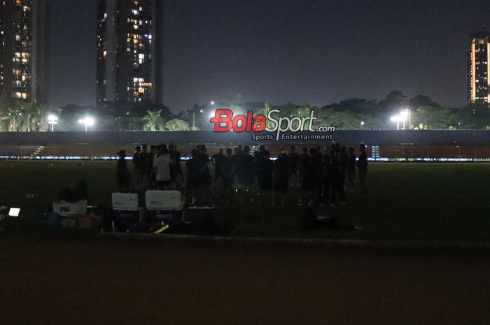 Timnas Filipina sempat menjalani sesi latihan dengan mati lampu di Stadion Soemantri, Kuningan, Jawa Barat, Sabtu (8/6/2024).