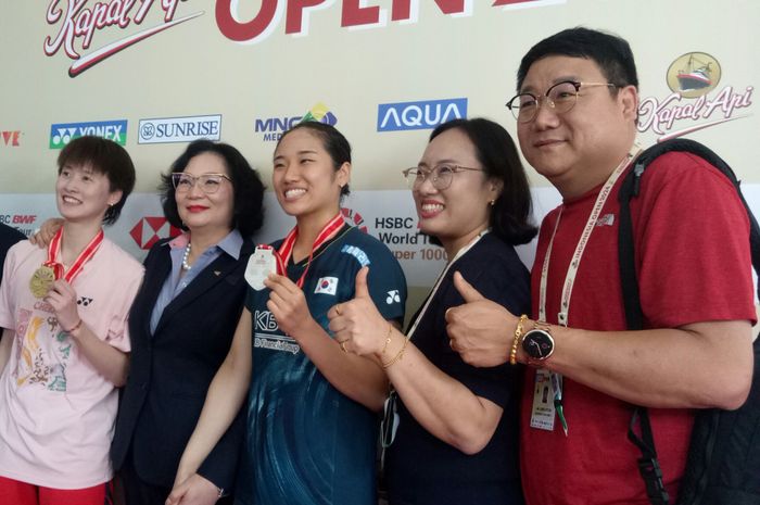 An Se-young (tengah) usao final Indonesia Open 2024 di Istora, Minggu (9/6/2024).