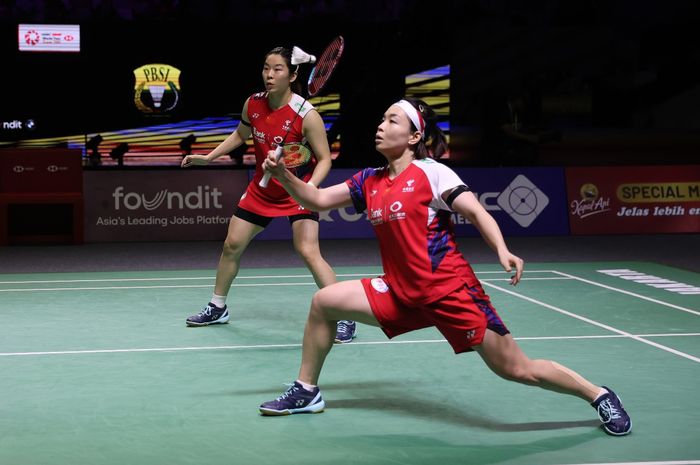 Pasangan ganda putri China, Chen Qing Chen/Jia Yi Fan, pada semifinal Indonesia Open 2024 di Istora Senayan, Jakarta, Sabtu (8/6/2024).