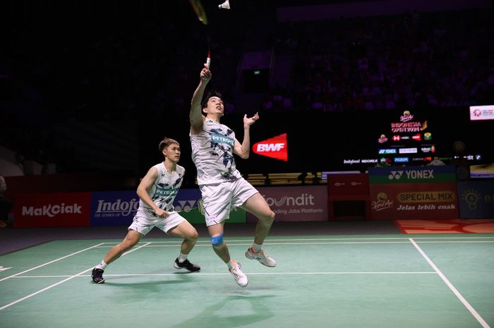 Pasangan ganda putra Malaysia, Man Wei Chong/Kai Wun Tee, pada semifinal Indonesia Open 2024 di Istora Senayan, Jakarta, Sabtu (8/6/2024).