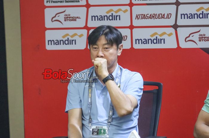 Pelatih Timnas Indonesia, Shin Tae-yong, dalam konferensi pers jelang laga kontra Timnas Filipina, Senin (10/6/2024).