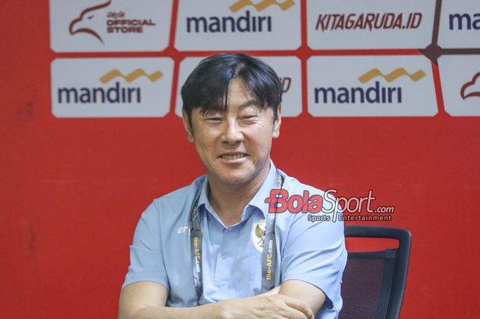 Pelatih Timnas Indonesia, Shin Tae-yong pada sesi konferensi pers sebelum laga kontra Filipina, Senin (10/6/2024)