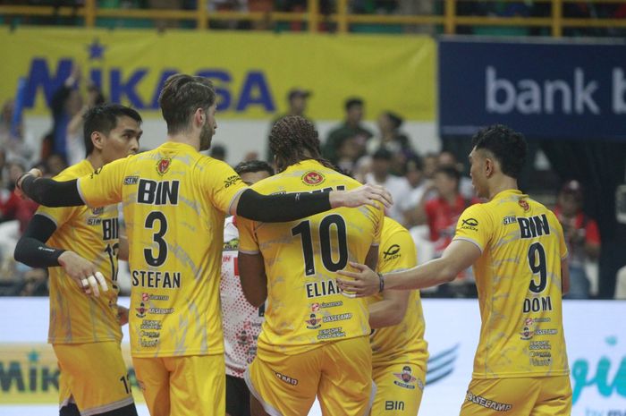 Tim bola voli putra Jakarta STIN BIN saat menghadapi Palembang Bank SumselBabel pada pekan kelima Proliga 2024 di GOR Sabilulungan, Bandung, Minggu, 9 Juni 2024