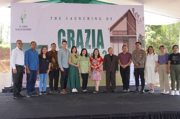 Mantan ganda putri Indonesia, Greysia Polii (keenam dari kiri) dalam peluncuran proyek Grazia Residence 2 di kawasan Tumatangtang, Tomohon Selatan,  Sabtu (8/6/2024).