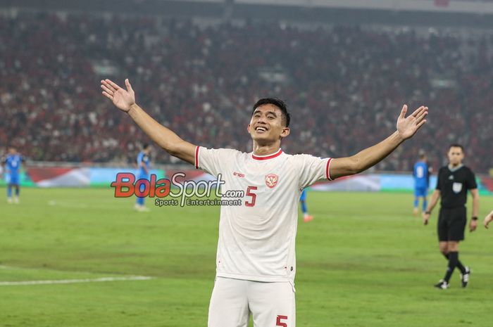 Rizky Ridho sedang melakukan selebrasi seusai mencetak gol dalam laga keenam babak penyisihan grup F Kualifikasi Piala Dunia 2026 antara timnas Indonesia versus timnas Filipina di Stadion Utama Gelora Bung Karno, Senayan, Jakarta, Selasa (11/6/2024).