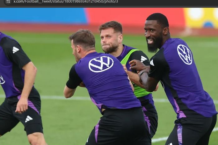 Dua pemain Timnas Jerman, Antonio Ruediger dan Niclas Fuellkrug nyaris berkelahi dalam sesi latihan terbaru, Senin (10/6/2024) waktu setempat.