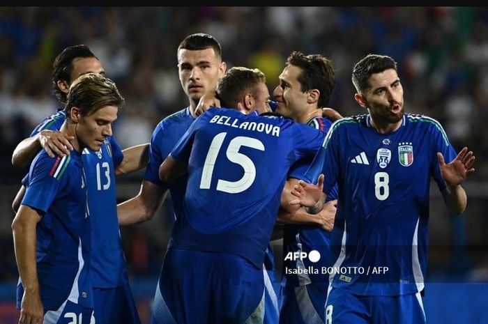 Timnas Italia merayakan gol ke gawang Bosnia-Herzegovina dalam laga uji coba di Empoli (9/6/2024).