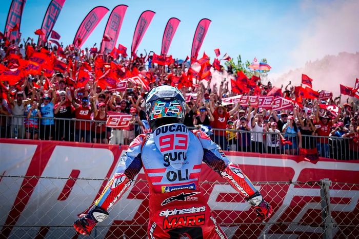 Muncul teori menarik soal alasan Ducati pabrikan pilih Marc Marquez ketimbang Jorge Martin.