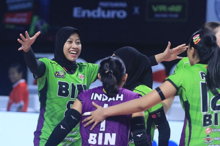 Megawati Hangestri berselebrasi dengan skuad Jakarta BIN saat berhadapan dengan Bandung bjb Tandamata pada putaran 2 Proliga 2024, di GOR Ken Arok, Malang, Jawa Timur, Kamis (13/6/2024).