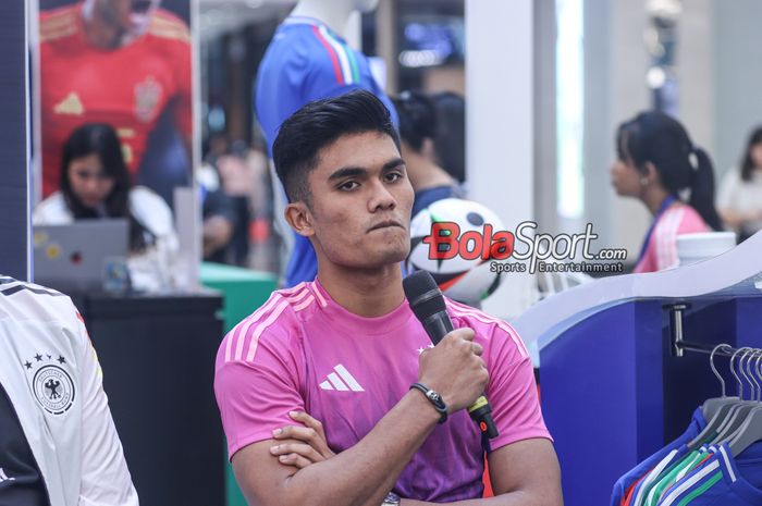 Pemain timnas Indonesia, Ramadhan Sananta, saat hadir dalam acara Adidas UEFA EURO 2024 Experience di kawasan Jakarta, Jumat (14/6/2024).