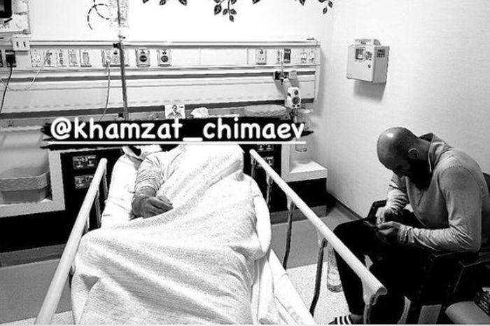 Khamzat Chimaev dipastikan batal berlaga di UFC Saudi Arabia pada 22 Juni 2024 karena jatuh sakit.