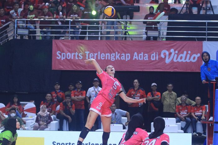 Opposite hitter Jakarta BIN, Kara Bajema, melepaskan spike saat menghadapi Jakarta Livin Mandiri pada pekan keenam Proliga 2024 di GOR Ken Arok, Malang, Jumat, 14 Juni 2024